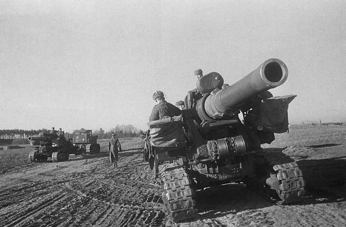 203-мм гаубицы Б-4 на пути к Берлину.