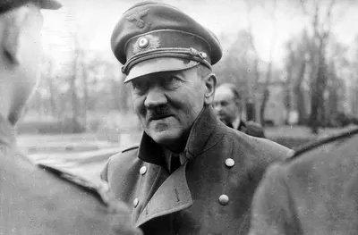 Adolf Hitler, 20. april 1945.jpg (2)