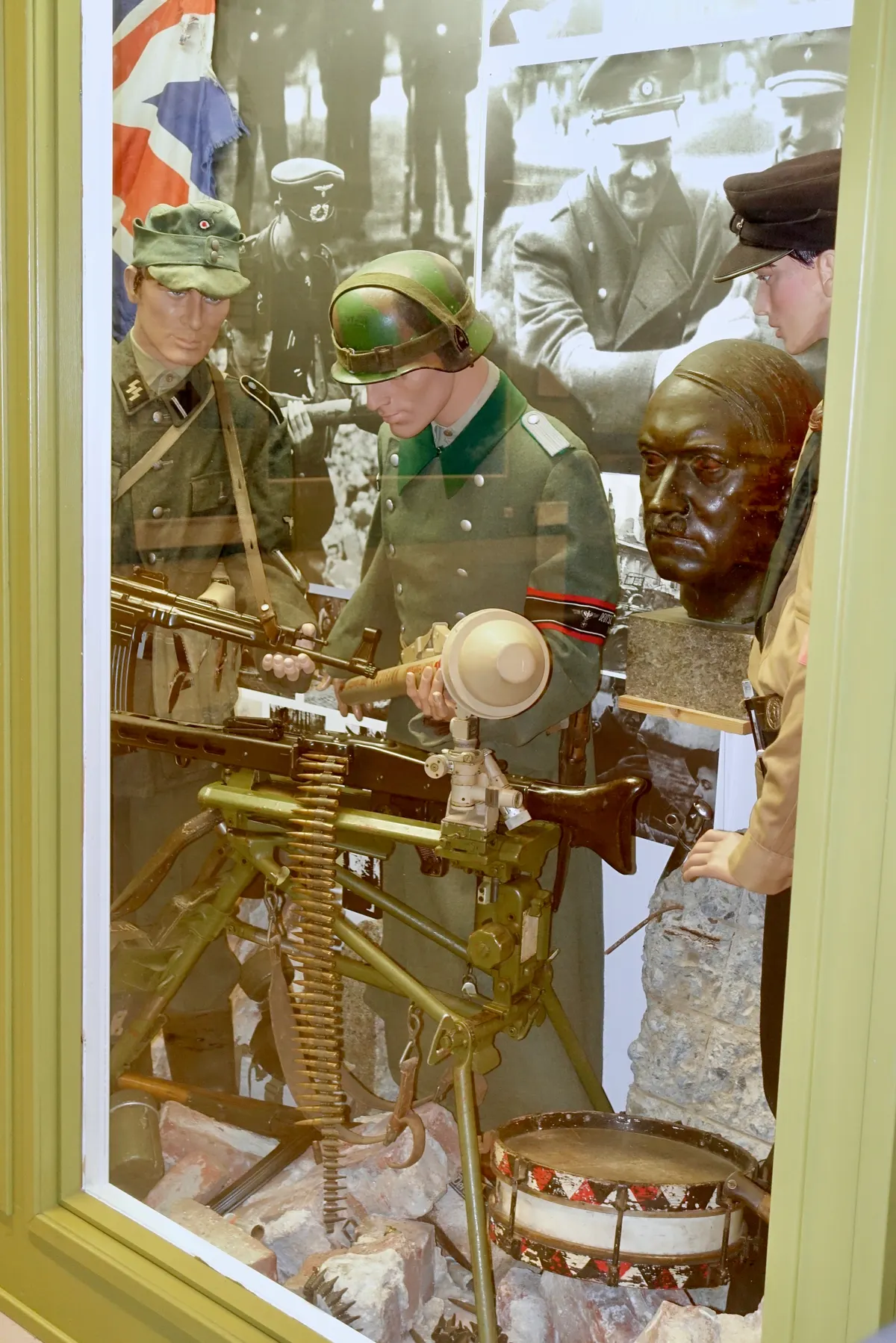 Arquebus Krigshistorisk Museum Norway. WW2 Allied Victory in Europe display. Uniforms weapons equipment German Waffen-SS soldier StG44 MG-42 Machine Gun Deutscher Volkssturm Panzerfaust Hitlerjugend drum Hitler bust photos etc (2020) DS