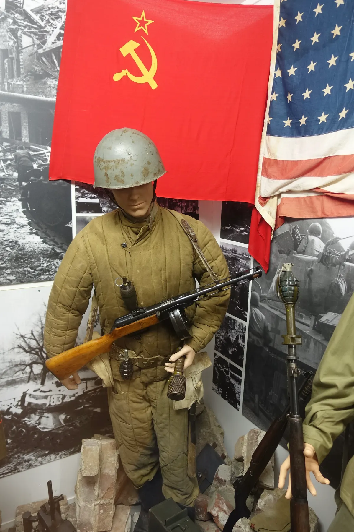 Arquebus Krigshistorisk Museum Norway. WW2 Allied Victory in Europe display. USSR Red Army uniform SSh-40 steel helmet Telogreika Fufaika vatnik padded clothing Buckle PPSh-41 machine gun Hand grenades Soviet US flag photos debris B