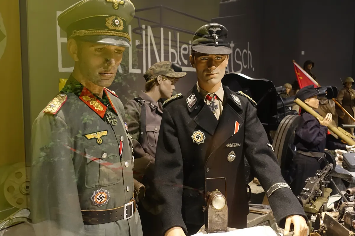 Arquebus Krigshistorisk Museum Norway. WW2 Battle of Berlin 1945 diorama. Nazi Germany Wehrmacht General Waffen-SS Brigadeführer Panzer divison Uniforms weapons military equipment artillery Mannequins ruins debris Hitlerjugend etc (20
