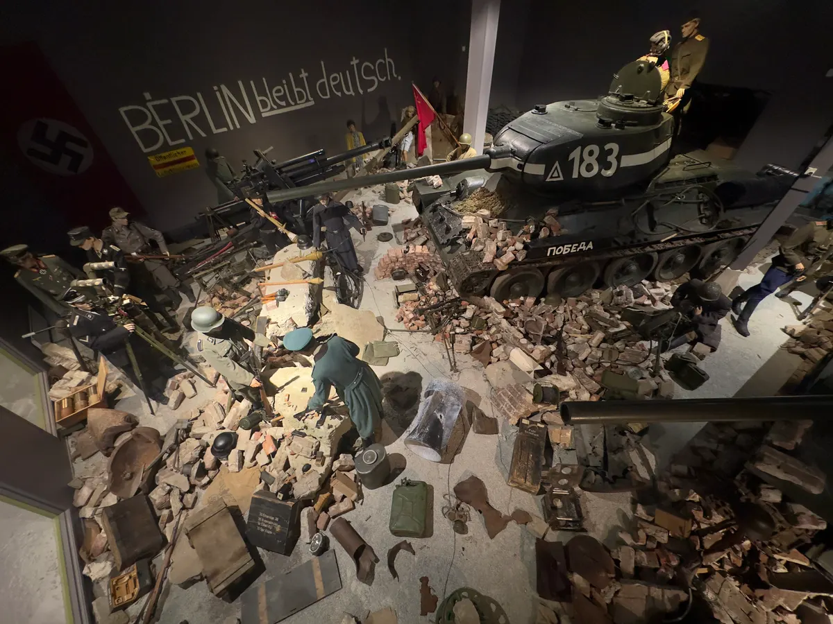 Arquebus Krigshistorisk Museum Norway. WW2 Battle of Berlin 1945 diorama. Nazi Germany Wehrmacht Waffen-SS military and Soviet Red Army. Uniforms weapons artillery FLAK gun T-34-85 tank corps mannequins ruins debris civilians etc (2023