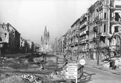 Bundesarchiv Bild 183-M1205-333, Berlin, Tauentzienstraße mit Kaiser-Wilhelm-Gedächtniskirche.