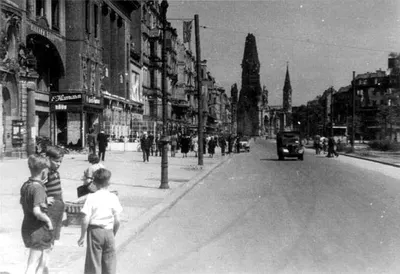 Bundesarchiv Bild 204-003, Berlin, Kudamm, Kaiser-Wilhelm-Gedächtnis Kirche