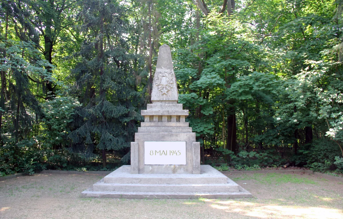 Gedenktafel Herzbergstr 79 (Liber) Kapitulation