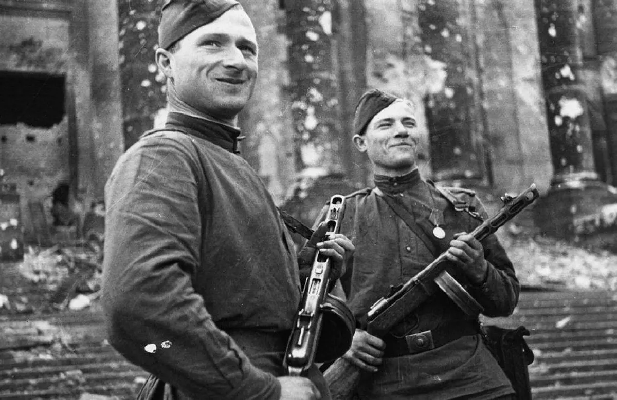 Kantaria e Egorov bianco e nero