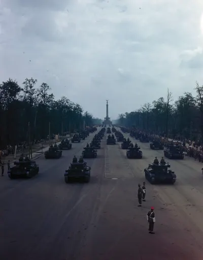 Parade at the Brandenburg Gate July 12th 1945 E010750405-v8