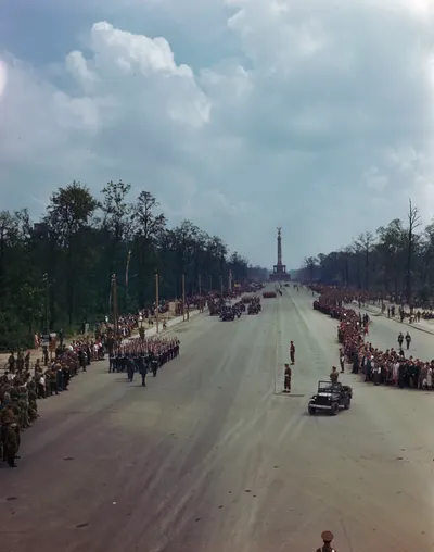 Parade at the Brandenburg Gate July 12th 1945 E010750416-v8