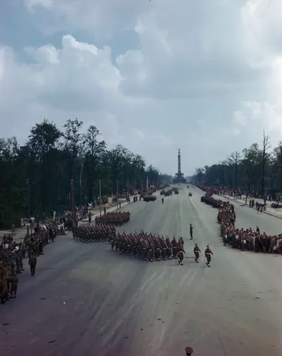 Parade at the Brandenburg Gate July 12th 1945 E010750418-v8