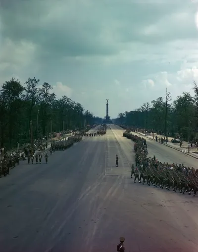 Parade at the Brandenburg Gate July 12th 1945 E010750419-v8