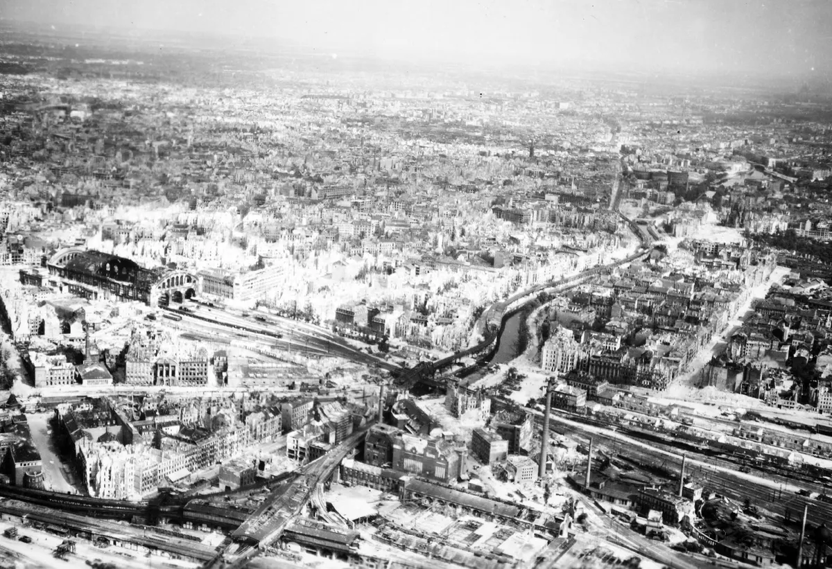 Photo - Luftaufnahme - Berlin - Anhalter Bahnhof - 1945