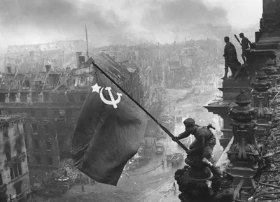 Raising a flag over the Reichstag - Restoration