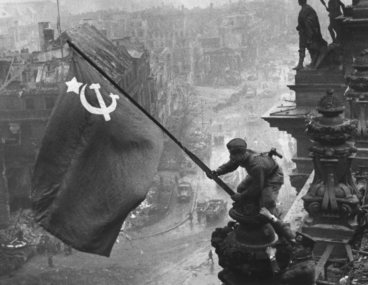 Raising a flag over the Reichstag - Restoration crop